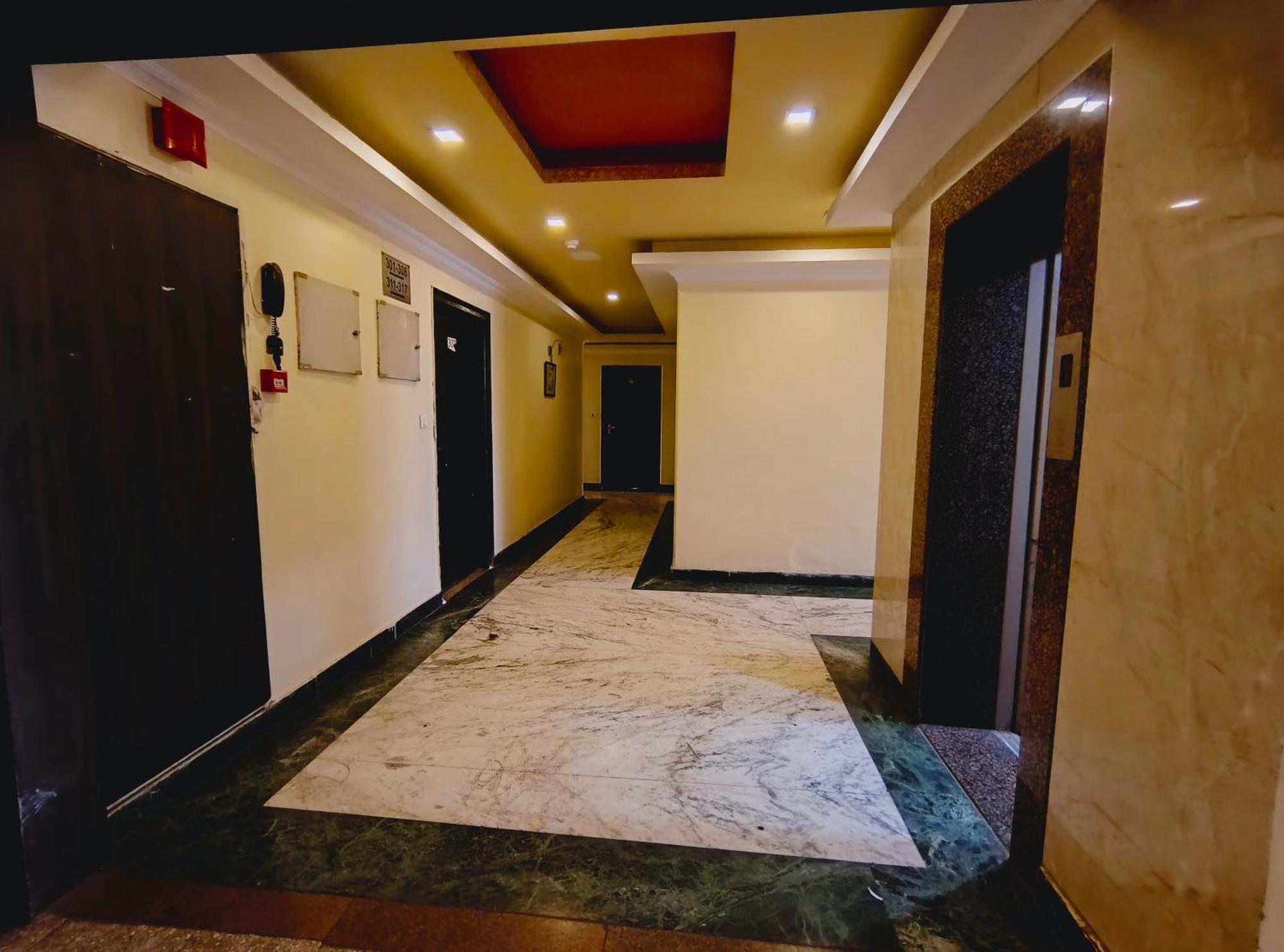 P Palace - Near Kashi Vishwanath Temple Varanasi Exterior photo